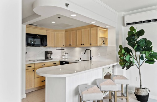 Waikiki Condo | Delightful City View 1 BDRM Condo, Cal King Bed w/Kitchen & AC at the Ilikai