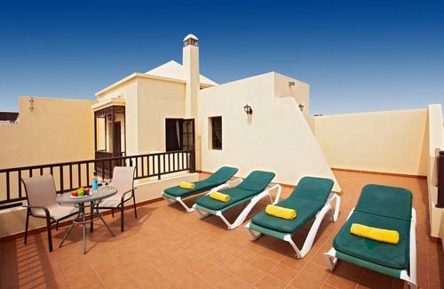 Costa Teguise Villa | Delightful Costa Teguise Villa | 4 Bedrooms | Large Private Pool | Villa Ellen.