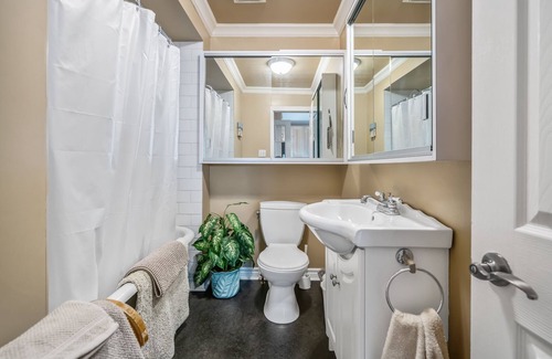 Crystal Beach Cottage | Delightful Derby Retreat!