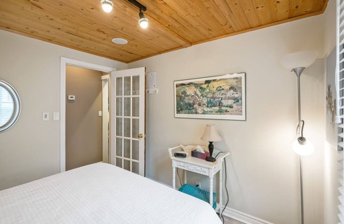 Crystal Beach Cottage | Delightful Derby Retreat!