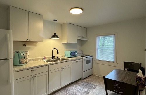 Roanoke Apartment | Delightful Duplex in Roanoke- Close to the Hospitals and Pet friendly!