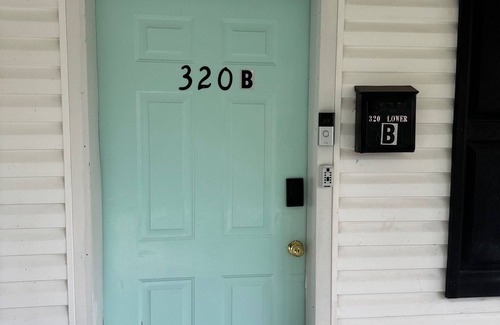 Roanoke Apartment | Delightful Duplex in Roanoke- Close to the Hospitals and Pet friendly!