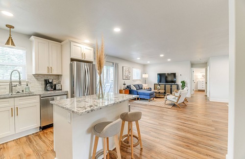 Grants Pass House | Delightful Grants Pass Home with Hot Tub!
