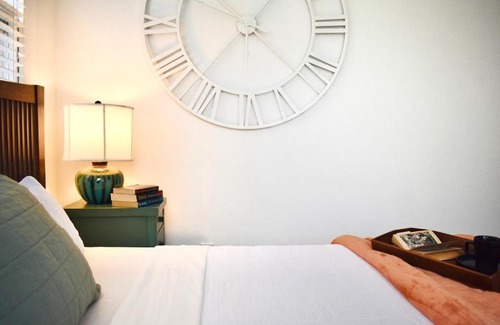 Neartown Hotel | Delightful Montrose Efficiency
