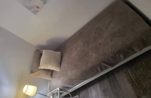 Halton Regional Municipality Apartment | Delightful one bedroom plus 1 -basement apartment