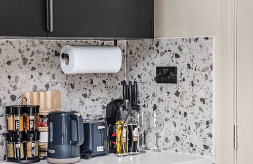 Peckham Apartment | Delightful Studio Suite with Modern Kitchenette