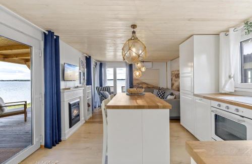 Samorin House | Delightful tiny river-view home