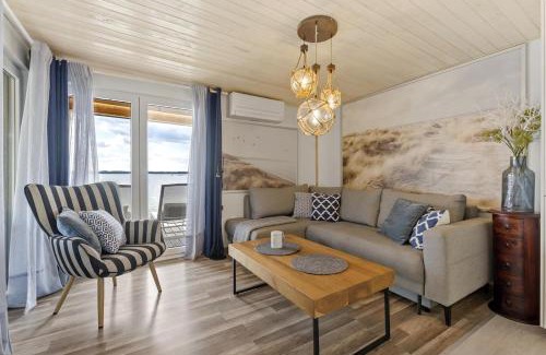 Samorin House | Delightful tiny river-view home