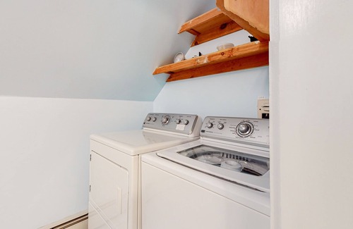Jamaica House | Delightful updated farmhouse with original features, patio, and & W/D