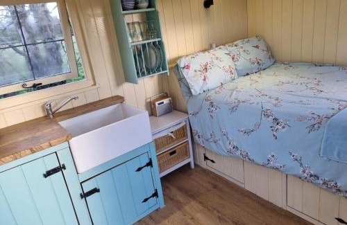Sidlesham Apartment | Delilah the shepherd's hut