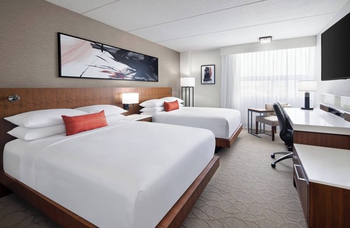 Ashwaubenon Hotel | Delta Hotels by Marriott Green Bay