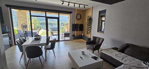 Sumadija House | Delta Lake House 2