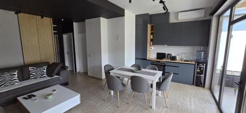 Sumadija House | Delta Lake House 2