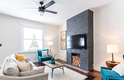 Columbia-Tusculum Condo | Delta View Retreat 1 | Close to Everything!
