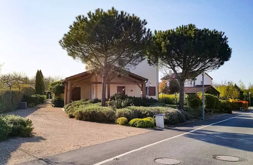 Vasles Villa | Deluxe 2-bathroom detached villa sleeps 8
