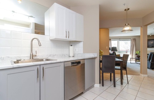 Victoria Condo | Deluxe 2 Bed 2 Bath with Harbour and Empress Hotel Views