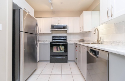 Victoria Condo | Deluxe 2 Bed 2 Bath with Harbour and Empress Hotel Views