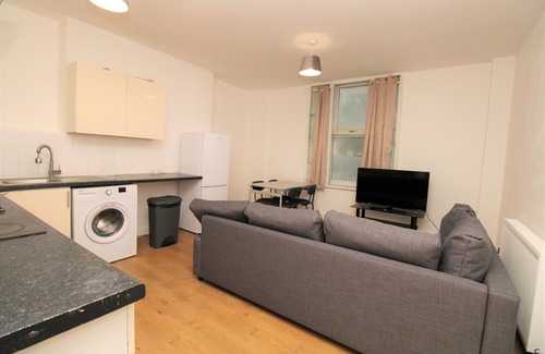 New Cross Apartment | Deluxe 2 Bed Flat Close to City