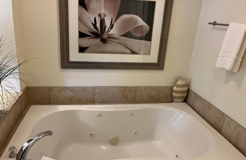 Enterprise Resort | Deluxe 2 Bedroom and 2 Bathroom Unit with Full Amenities