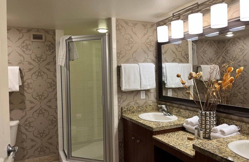 Enterprise Resort | Deluxe 2 Bedroom and 2 Bathroom Unit with Full Amenities