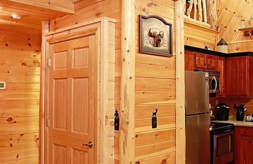 Henlawson Cabin | Deluxe 2-Bedroom Cabin