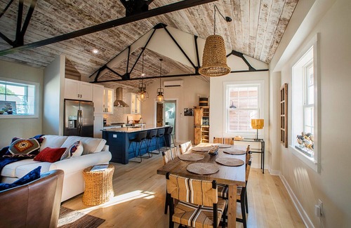 Historic District Apartment | Deluxe Adjoining Suite & Studio in Lewes