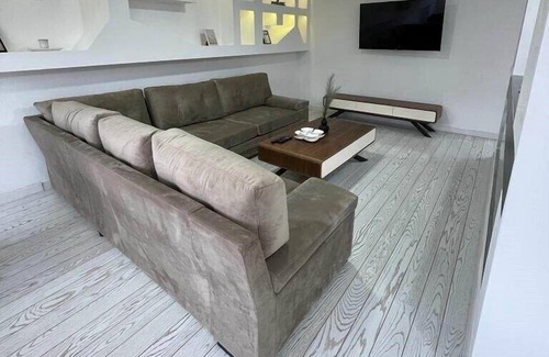 Novo Sarajevo Apartment | Deluxe Apartment Captain's home