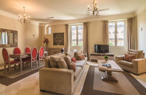 Santa Cruz Apartment | Deluxe Apartment Cathedral Views - PUERTA PRINCIPE LUXURY