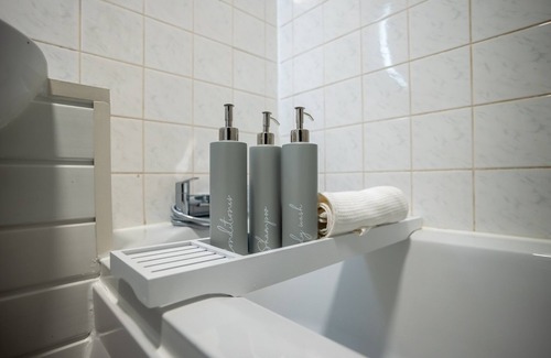 Lewisham Apartment | Deluxe Apartment-Free Parking-10mins to London