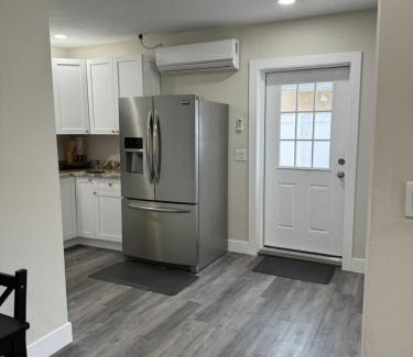 Tampa Apartment | Deluxe Apartment whit laundry