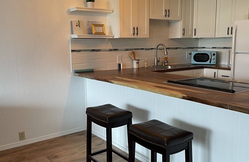Historic Kailua Village Condo | DELUXE APT BY THE OCEAN! BEST LOCATION!