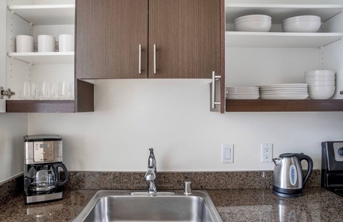 Northwest Bellevue Apartment | Deluxe Bellevue Studio w/Gym & BBQ, nr Coffee Shops, by Blueground
