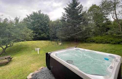 Long Pond House | Deluxe Business Hub with Spa & Pool
