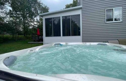 Long Pond House | Deluxe Business Hub with Spa & Pool