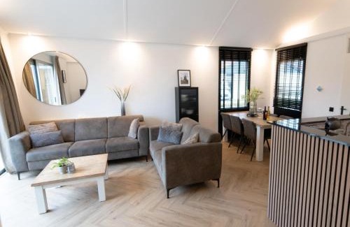 Zevenhuizen House | Deluxe Canal-Side Stay, cleaning included