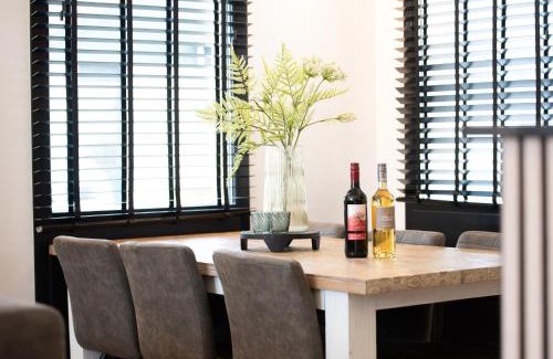 Zevenhuizen House | Deluxe Canal-Side Stay, cleaning included