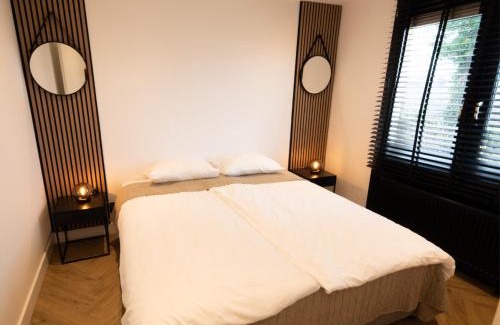 Zevenhuizen House | Deluxe Canal-Side Stay, cleaning included
