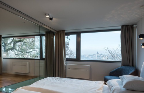 Vizivaros Apartment | Deluxe Castle Apartment with Private Sauna
