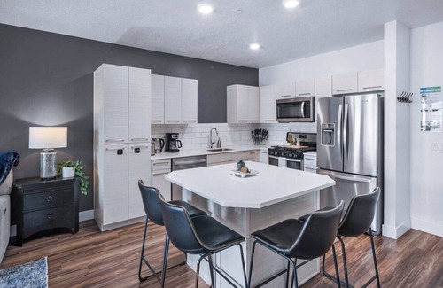Downtown Salt Lake City Apartment | Deluxe Central 1BR 1BA Pool Hot Tub Gym Parking
