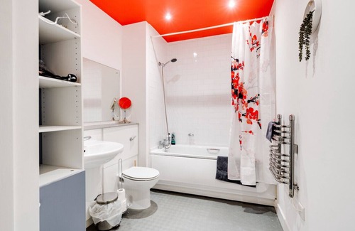 Northern Quarter Condo | Deluxe Duplex w/ Balcony & City Views - Pool Table