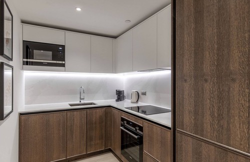 Clerkenwell Apartment | Deluxe Farringdon Studio w/Cinema Room, nr Bars & Shops, by Blueground