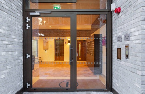 Clerkenwell Apartment | Deluxe Farringdon Studio w/Cinema Room, nr Bars & Shops, by Blueground