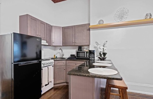 Washington Square West Apartment | Deluxe Flat Near Everything