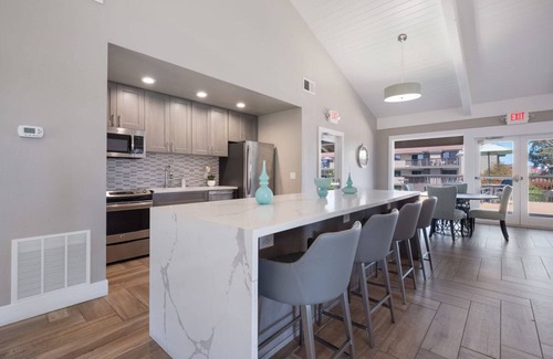 Foster City Apartment | Deluxe Foster City 1BR w/Gym, Pool, W/D, near highways, by Blueground