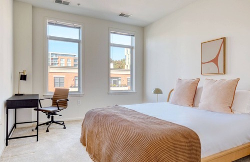 Hoboken Apartment | Deluxe Hoboken 2BR w/ W/D, Gym & Pool, nr UN