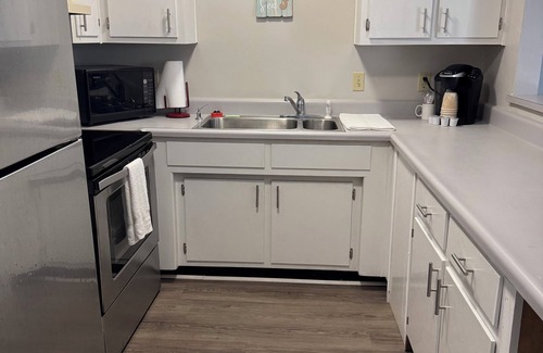 Carrabelle Condo | Deluxe King Condo 218