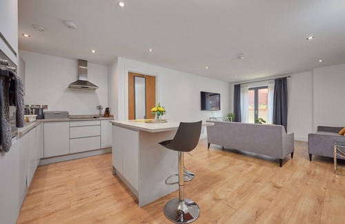Leeds Apartment | Deluxe Modern 2br Apt Balcony Walk to City
