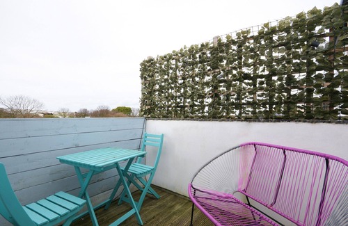Seahouses Apartment | Deluxe modern self catering for 2- No Pets
