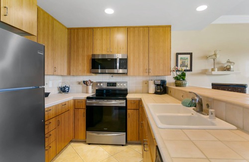 Poipu Condo | Deluxe Ocean View Ground Floor. Renovated .Walk to the Hyatt and Beach.A/C