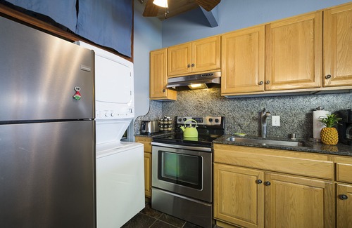 Kailua-Kona Condo | Deluxe Penthouse Oceanfront Studio with Breathtaking Views and Central A/C.